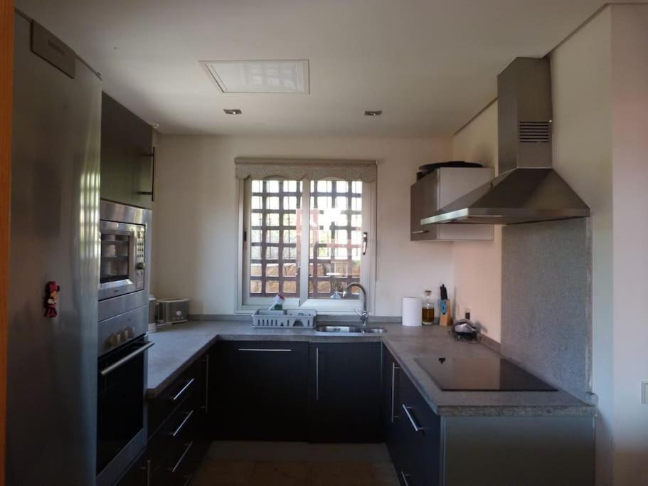 Luxurious Townhouse With Sea Views Villa Manilva Exteriör bild